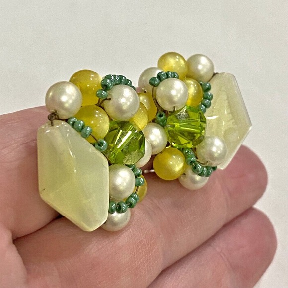 Vintage Mid Century Clip On Earrings Pearl Yellow Chartreuse Green Bead Clusters - Picture 6 of 8